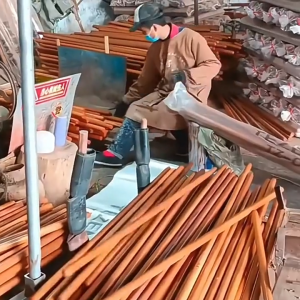 จอบเครื่องมือทำสวนด้ามไม้ ความยาวด้าม 105/120 ซม.