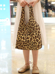 Large Capacity Canvas Leopard Print Shoulder Bag Korean Style Tote Bag for Students Fashionable And Versatile Shopping Bag