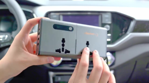 Car Charger car inverter 200W power 12V/24V to 220V USB Vehicle Car Power Inverter Converter For car 车载逆变器