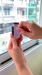 แผ่นปิดช่องว่างหน้าต่างสำหรับบานเลื่อน กันจิ้งจก กันฝุ่น บล็อกลม(1ชุดมี 2ชิ้นชิ้นบนและชิ้นล่าง)