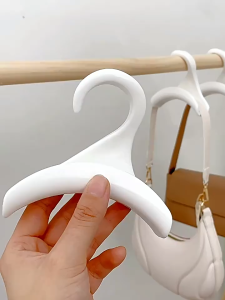 ไม้แขวนเสื้ออเนกประสงค์ หมุนได้ 360 องศา จัดระเบียบตู้เสื้อผ้า รูปลักษณ์เหมาะสำหรับแขวนกระเป๋าและเนคไท