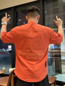 เสื้อยืดลายตัวอักษร M6 ทรงหลวมสำหรับผู้ชาย ฤดูร้อนปี 2025 ทรงหลวมสบาย ๆ แขนสั้น ปักลายหนัก เทรนด์เสื้อยืดผู้ชาย