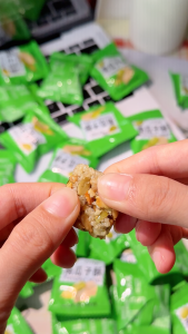 Mr.Squirrel 20PCS Pumpkin Seed Crispy Leisure snacks Pumpkin seed cake Nuts snacks