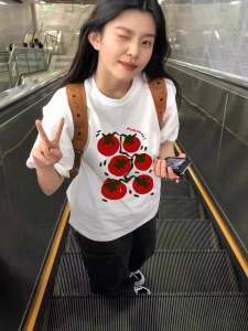 T-Shirt Wanita Lengan Pendek Putih Motif Tomat - Katun Tipis Bernapas 2025 Desain Korea Oversize Slim Fit Baju Kasual Kerah Bulat Gaya Sweet Girl Premium Ukuran besar Ramah kulit Nyaman Tops Gaya kampus Pakaian Modis Serbaguna Womens Clothing