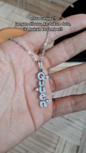 Kalung Nama - Zedd Jewelry: Warna Silver dan Emas Tahan Lama Anti Karat - Cantik Berkualitas Cocok Untuk Kado Hadiah - Quuen Necklace: Titanium 18K Gold Plated - COD Bayar Di Tempat