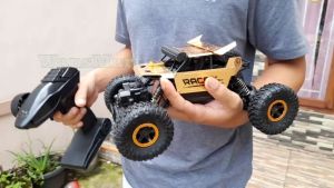ORIGINAL RC TOKIN FREE BATERAI REMOTE 2.4GHZ MAINAN ANAK MOBIL REMOTE CONTROL RC OFFROAD BATERAI CAS Toys Led Roda