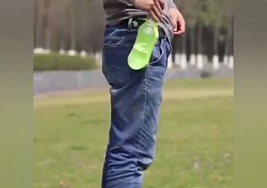 Bình đựng nước đi dạo cho Chó Mèo kèm máng uống (mẫu mới) - Hara Pet Store