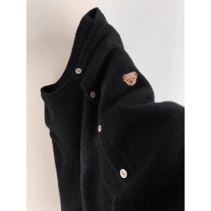 Áo Len Cardigan Dệt Kim Màu Trắng Mềm Mại Hình Gấu Mùa Thu Đông Mới Cho Nữ Áo Khoác Ngoài Lười Biếng Áo Khoác Len Mềm Mại Cao Cấp