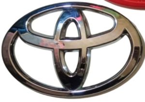 Grill Depan Mobil Toyota dengan Logo Emblem Diameter Ukuran 17cm Cocok untuk Innova Reborn Fortuner Tahun 2016-2021 Car Accessories