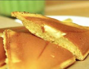 Bột hotdog pha sẵn phần 500 gram dành cho mẹ và bé . Bột loại này xốp mềm không khô ạcó thể làm bánh bông Lan.