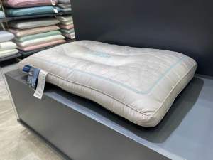 Gối tencel lụa trần lớp cao su non trên về mặt sợi bông microfiber mềm mại kích thước 48x74