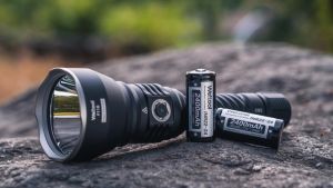 ไฟฉาย Weltool F11R Searchlight 2100 LM ระยะแสง 1332 เมตร สำหรับ Outdoor / Search & Rescue