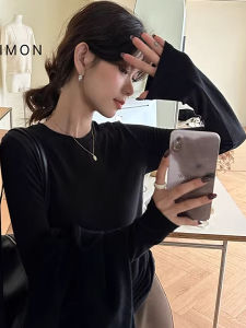 chaqi | Minimalist Black Long Sleeve T-Shirt Slim Fitting Round Neck Knit
