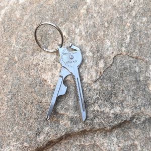 Six-Eight-in-One Multifunctional Portable Keychain Knife Pendant Bottle Opener Mini Emergency Tool Unpacking Express Unpacking