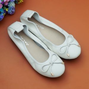 Comfortable Soft Bottom Leather Single Shoes round Toe Womens Flats Slip-On Casual Shoes Fashionable with Bow Tie Elements