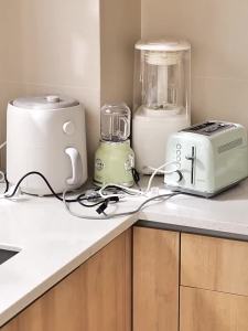 LANJIAOLUO | Wire Organizer Cable Management Tool Plug Storage No Drilling Required