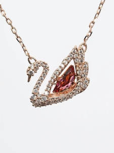💖Swarovski💖 Rose gold dancing swan ruby ​​diamond pendant necklace S925 sterling silver womens fashion necklace hypoallergenic non-allergenic Valentines Day gift birthday gift for girlfriend bestie