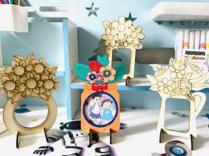 Thiệp hoa gỗ tô màu cho ngày lễ