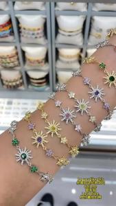 Vòng Tay Nữ Sang Trọng Đính Zircon Tím Hoa Hướng Dương Mạ Vàng Kiểu Dáng Thời Trang Công Chúa Khóa Cài Chất Liệu Zircon Cubic.