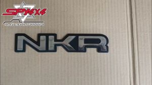 ตัวหนังสือติดแผงหน้า Isuzu NKR