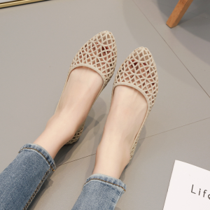 รองเท้าแตะพื้นนิ่มสำหรับผู้หญิง รองเท้าแตะพื้นแบนแบบลำลอง ทรงส้นแบน แฟชั่นฤดูร้อน รองเท้าแตะแบบเจลลี่ รองเท้าแตะชายหาด พื้นยาง PVC รองเท้าสวมสบาย