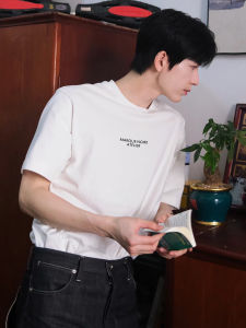 เสื้อยืดแขนสั้นสีขาวพิมพ์ลายตัวอักษร ทรงหลวมสบาย ๆ สำหรับผู้หญิงในช่วงฤดูร้อน เสื้อผ้าทำงานลำลอง ความยาวปกติ