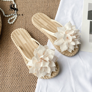 รองเท้าแตะพิมพ์ลายดอกไม้สไตล์ส้นแบน Ins สําหรับผู้หญิงเหมาะสําหรับฤดูร้อนชายหาดกันลื่นสวมรองเท้าลําลองทุกวันอเนกประสงค์