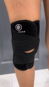 SOLOEVER Knee Brace for Women & Men Breathable Compression Knee Support with Side Stabilizers Adjustable Knee Wrap for Running Meniscus Tear ACL MCL (Black Large)