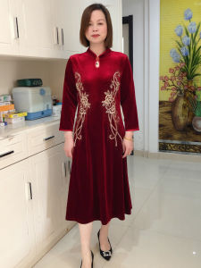 Hand Embroidered Chinese Style Wedding Dress for Mother of the Groom Long Evening Gown Velvet Fabric Stand Collar Zipper Closure Slim Fit