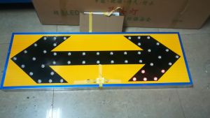 Road Signage Reflective Arrow Signal Warning Light with Stand