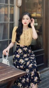 Đầm mango LLis áo vàng trơn phối váy đen họa tiết hoa váy nữ xếp li nhẹ nhàng cổ tròn tôn dáng hoàn hảo M46