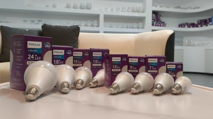 หลอดไฟ LED อัจฉริยะ ควบคุมด้วยรีโมท ตั้งเวลาเปิด-ปิดอัตโนมัติ ปรับความ ...
