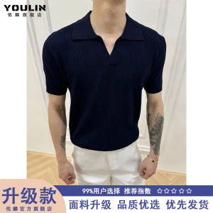 เสื้อยืดคอโปโลแขนสั้นสีดำถักสไตล์อเมริกันสำหรับผู้ชาย ทรงหลวม ทรงปกติ ฤดูร้อน 2025 คอวี สไตล์ลำลอง