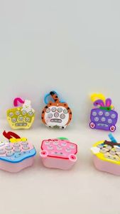 [MỚI VỀ - SÁNG ĐÈN] Đồ chơi trẻ em móc khóa pop it điện tử game bấm đuổi mini dùng pin giúp giảm stress xả căng thẳng
