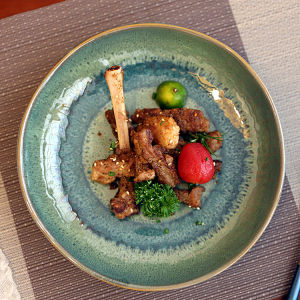 Hand-Painted Japanese Style Deep Dish Salad Plate Ceramic Microwave Safe Peacock Green Glaze Speciality Plate for Home Use