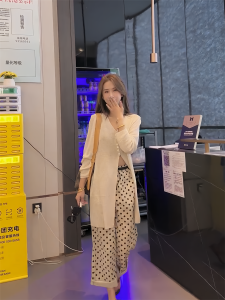 Summer 2025 Korean Style V-Neck Single Button Thin Long Sleeve Top Nine Points Polka Dot Pants Two-Piece Set Womens Fashion