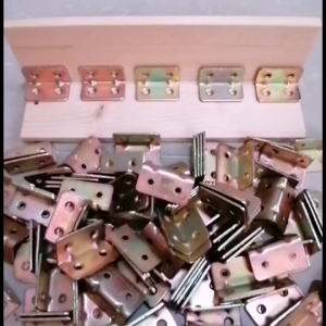 เหล็กฉากเข้ามุมงานไม้ ฉากเหล็กยึดมุมงานเฟอร์นิเจอร์ไม้ เหล็กหนา 2.0 มม. ชุบซิ้งค์สีรุ้งกันสนิม แข็งแรง รองรับน้ำหนักได้ดี ฉากรองรับชั้นวาง ฉากรองคาน