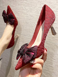 Giày Cao Gót Màu Đỏ Kiểu Trung Quốc Cho Nữ Giày Cao Gót Mũi Nhọn Thắt Nút Bướm Giày Đơn Mùa Xuân Thu Mới Giày Đế Bằng