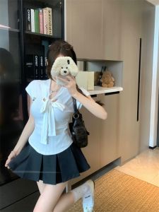 GUZILIAN | ชุดเสื้อยืดแขนสั้นเอวสูงสีเทา ชุดกระโปรงสั้นสองชิ้นสไตล์เกาหลี คอลเลกชั่นฤดูร้อนใหม่ ชุดทำงานสำหรับผู้หญิงวัย 18-24 ปี