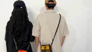 กระเป๋าสะพายข้างผู้ชาย Ulzzang แฟชั่นเกาหลี Ins กลาง แจ้ง วัสดุไนลอน กระเป๋าสะพายไหล่ กระเป๋าสะพายข้าง กระเป๋าโทรศัพท์ #106