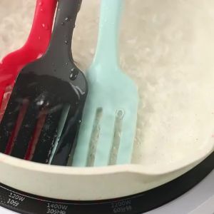 Anti-slip and Heat-resistant Stir-frying Fork Kitchen Tools Creative Household Multi-functional Silicone Cooking Fork Pasta Fork