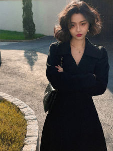 เสื้อโค้ทผ้าขนสัตว์ทรงหัวเข็มขัดเอวสไตล์ฮีปส์สำหรับผู้หญิง ทรงยาวปานกลาง ทรงเข้ารูป เสื้อโค้ทขนสัตว์ฤดูหนาว คอปกสูง แขนยาว กระดุมสองแถว