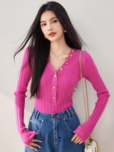 2025 New Style French Elegant Pink V-neck Metal Buckle Slimming Knitted Base Shirt Autumn Sweet Style Regular Sleeve Length