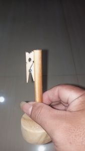Tatakan Holder Stand Penjepit Foto Kartu Kayu Price Tag Nomor Meja