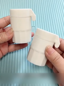 ส่งสินค้าทุกวัน กล่องตลับยาพร้อมที่ตัดยา 4 in 1 กล่องตลับบดยา แข็งแรง ทนทาน พกพาสะดวก อุปกรณ์กินยา เก็บยา PILL CRUSH