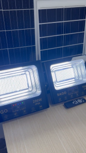Đèn pha LED năng lượng mặt trời 60W 100W 200W 300W 500W 1000W Chiếu sáng ngoài trời