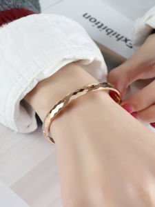 Luxurious Titanium Steel Rose Gold Bracelet Womens Minimalist Wave Pattern Ring Fashionable Korean Style Jewelry Accessory