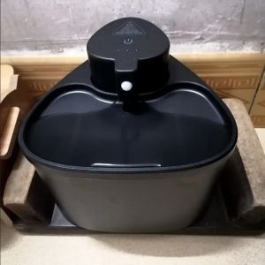 HATELI 2L Wireless Cat Water Fountain Battery Operated Automatic Pet Water Drinker with Motion Sensor Dog Mute Water Dispenser Cat Drinker USB Rechargable Antibacterial