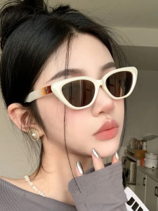 Glasses Jennie Sweet Cool Sunglasses Women High Sense INS Hip Hop Little Cat Eye Fashionable Sunscreen Sunglasses