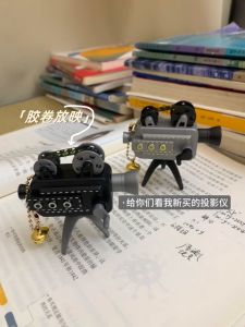 Mini Retro Projector Film Projector Creative Stress Relief Toy Childrens Birthday Gift Boys Girls Suitable Hanging Toy